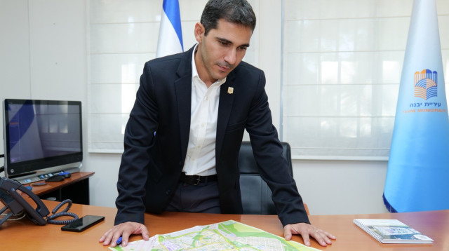 ראש עיריית יבנה (צילום:  עמית אלפונטה)