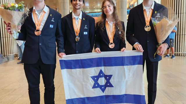 מדליות בביולוגיה (צילום: משרד החינוך ומרכז מדעני העתיד)