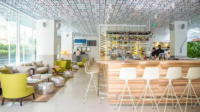 המלון ברחוב מנדלי (צילום: עמית גירון)