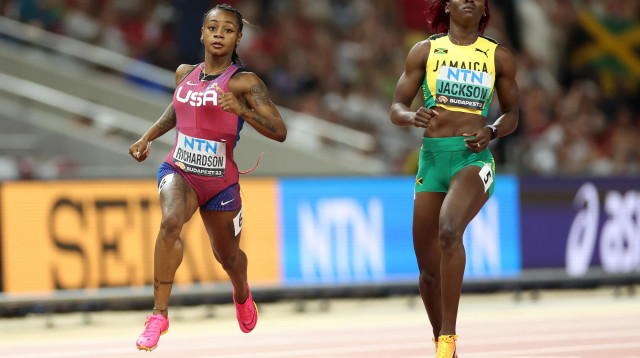 שריקה ג'קסון ליד שקארי ריצ'רדסון, אליפות העולם באתלטיקה 2023 (צילום: GettyImages, Steph Chambers)