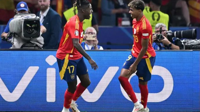 ההווה והעתיד ורודים. ימאל וניקו (צילום: GettyImages)