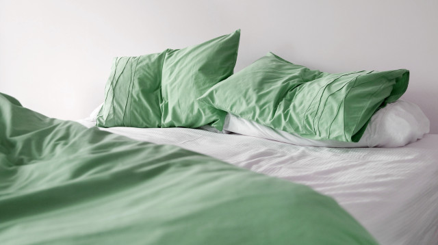 לא תאמינו כמה חיידקים יש על הכרית שלכם (צילום: אינג'אימג')