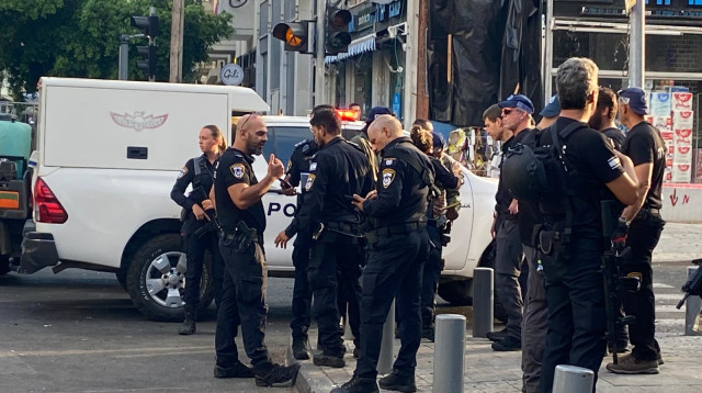 זירת פגיעת הכטב"ם בתל אביב (צילום: אבשלום ששוני)