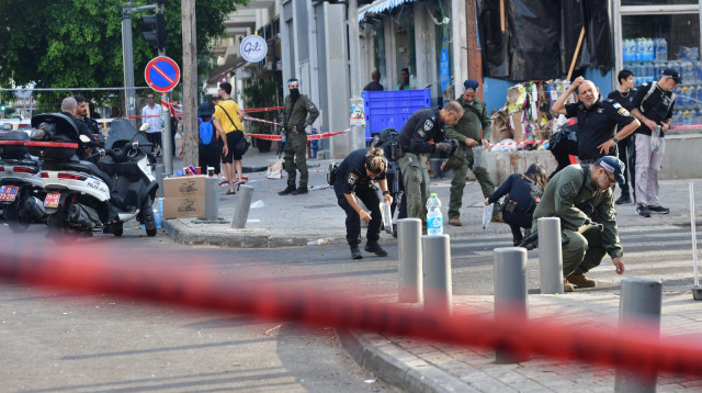 זירת פגיעת הכטב"ם בתל אביב (צילום: אבשלום ששוני)