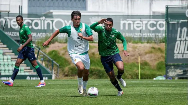 כרם זועבי עם הכדור במשחק ההכנה של ריו אבה (צילום: אתר רשמי, ריו אבה)