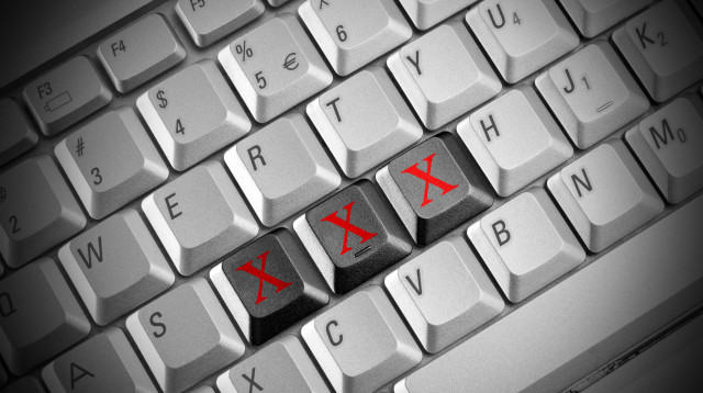 הפיץ תמונות עירום של אשתו באתרים פורנוגרפיים (צילום: אינג'אימג')