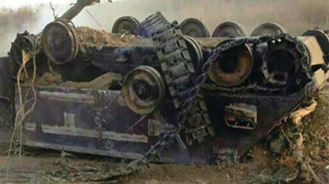 נגמש שנפגע בסג'עייה בצוק איתן (צילום: צילום מסך חדשות 12)