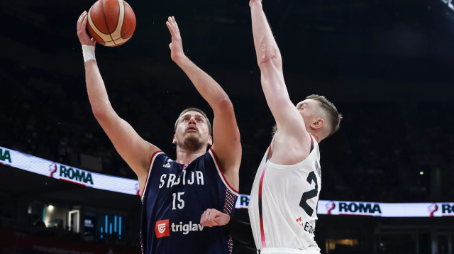 שחקן נבחרת סרביה ניקולה יוקיץ' נגד יפן (צילום: GettyImages, Srdjan Stevanovic)