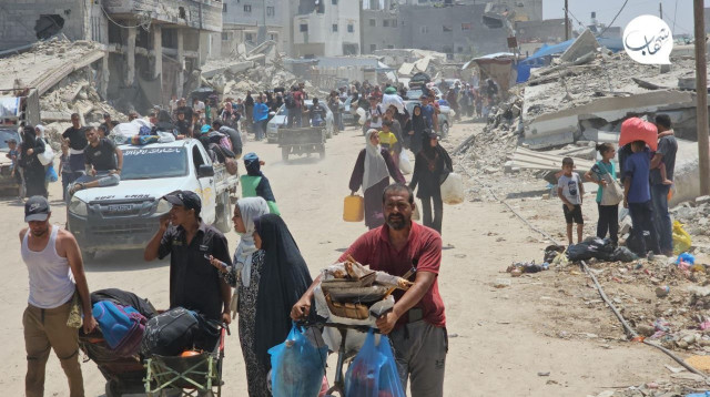 עזתים עוזבים את מזרח חאן יונס  (צילום: רשתות ערביות)