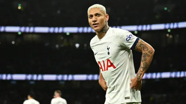 נכנס לעניינים בצפון לונדון. רישרליסון (צילום: רויטרס)