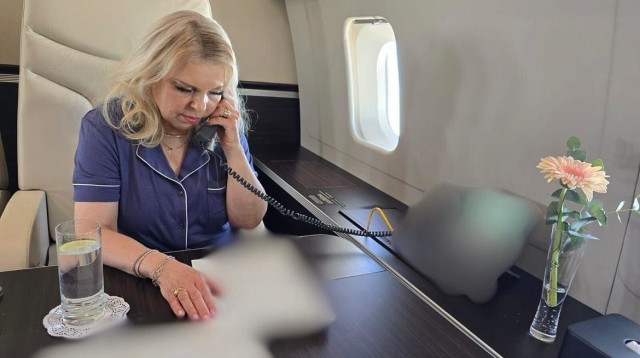 שרה נתניהו במטוס כנף ציון (צילום: אינסטגרם שרה נתניהו)