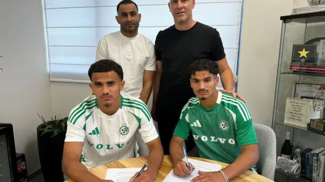 משפחה ירוקה גם בשנים הקרובות. חמזה וג'אד שיבלי (צילום: אתר רשמי, האתר הרשמי של מכבי חיפה)