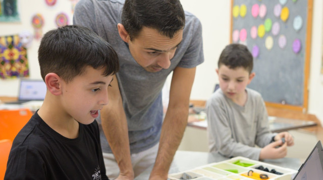 קייטנות המפונים (צילום: החברה למתנסים)