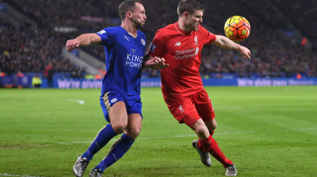 ג'יימס מילנר שחקן ליברפול (ימין) מול דני דרינקווטר שחקן לסטר סיטי (צילום: GettyImages)