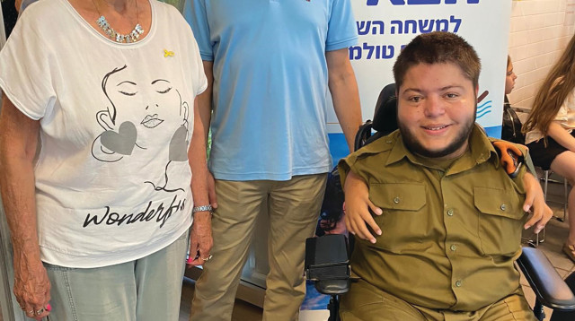 נאור פירון עמיר לרנר ונעמי סטוצ'ינר (צילום: באדיבות בית איזי שפירא)