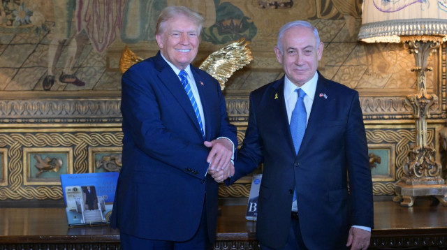 בנימין נתניהו ודונלד טראמפ במאר-א-לאגו (צילום: עמוס בן גרשום/לע״מ)