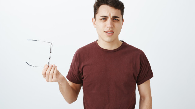 כך תסיר בקלות את המשקפיים לפני הגיוס - אסותא אופטיק (צילום: FREEPIK)