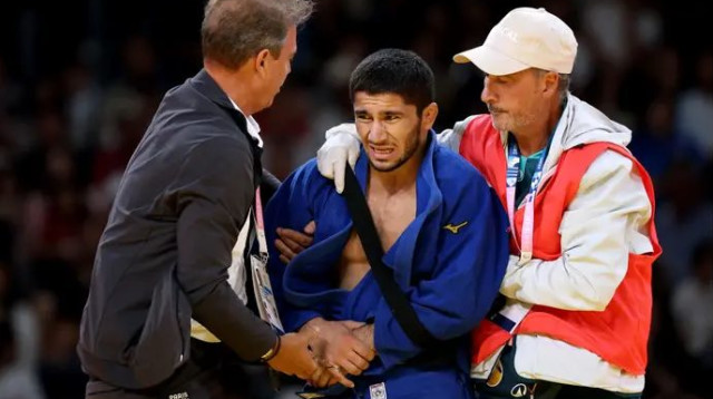 סינן "אללה הוא אכבר" מיד אחרי הניצחון. אמומאלי (צילום: GettyImages)