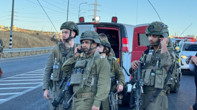 זירת הפיגוע ליד קרית ארבע (צילום: דובר צה"ל)