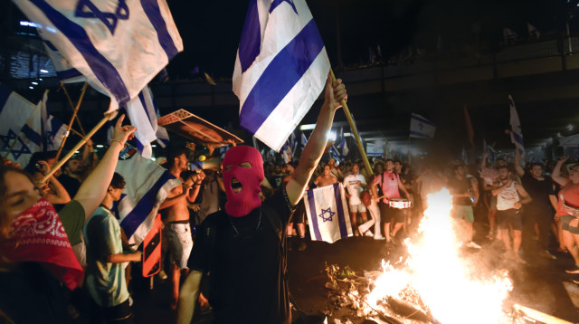 מפגינים חוסמים את נתיבי איילון, צילום ארכיון (צילום: גיל יערי, פלאש 90)