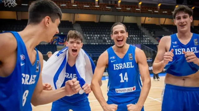 שחקני נבחרת הנוער של ישראל (צילום: אתר רשמי, אתר פיב"א)