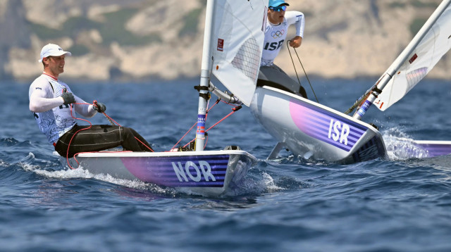 שייט הלייזר הישראלי עומר ורד וילנצ'יק (צילום: GettyImages, NICOLAS TUCAT/AFP)