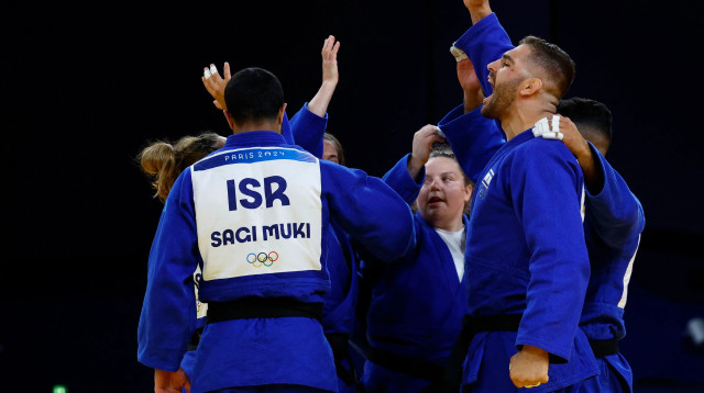 פיטר פלצ'יק ונבחרת הג'ודו של ישראל (צילום: רויטרס)
