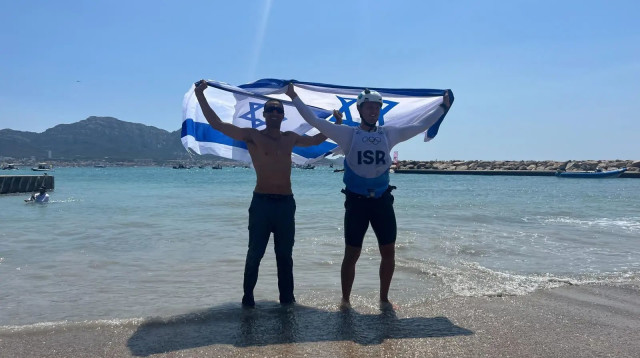 תום ראובני אלוף אולימפי לצד גל פרידמן, פריז 2024 (צילום: הוועד האולימפי בישראל, הוועד האולימפי בישראל)