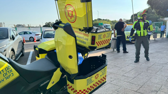 זירת הפיגוע בחולון (צילום: תיעוד מבצעי מד''א)