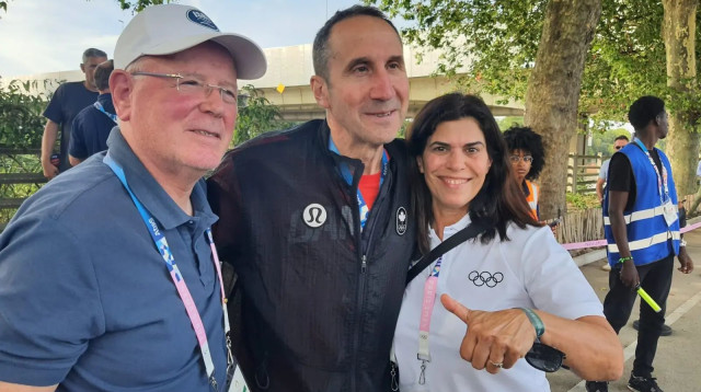 היועץ המקצועי של נבחרת קנדה דייויד בלאט עם יו"ר הוועד האולימפי בישראל יעל ארד, המנכ"ל גילי לוסטיג (צילום: מערכת וואלה, יניב טוכמן, פריז)