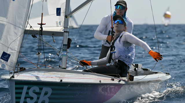 נועה לסרי לצד ניתאי חסון, פריז 2024 (צילום: GettyImages)
