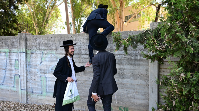 פריצת הפלג הירושלמי לתל-השומר (צילום: אבשלום ששוני)