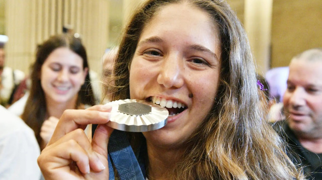 גולשת הרוח שרון קנטור בנתב"ג (צילום: ראובן קסטרו)