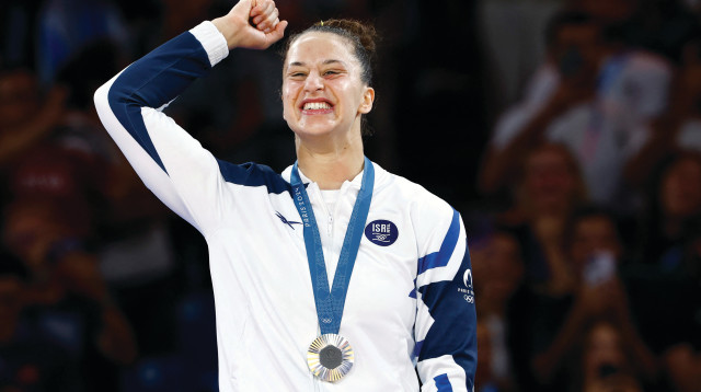 ענבר לניר מדליית כסף באולימפיאדת פריז (צילום: רויטרס)