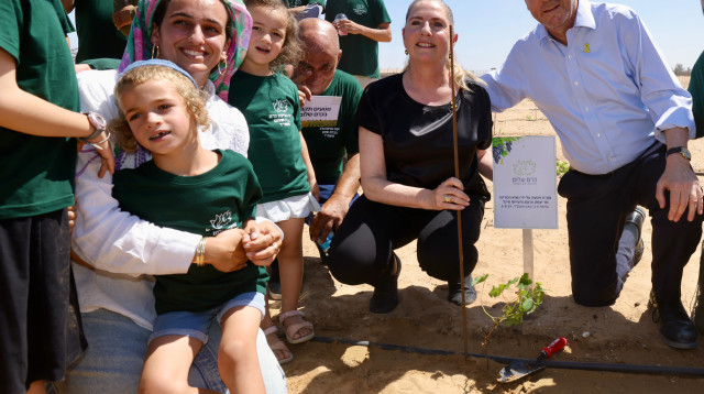 יצחק הרצוג ורעייתו מיכל (צילום:  רונן טופלברג)