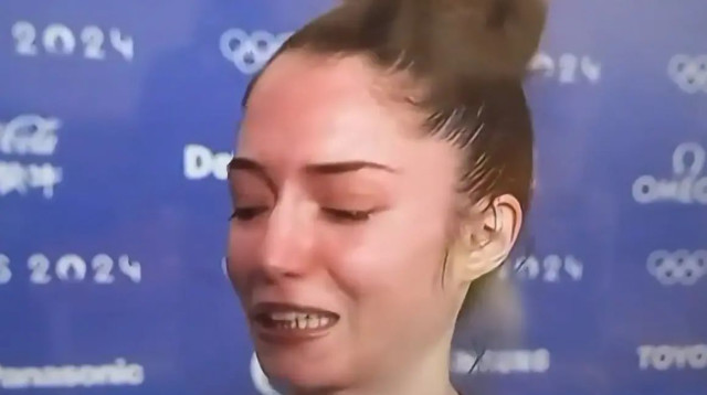 אבישג סמברג בוכה אחרי ההפסד בפריז (צילום: צילום מסך, מתוך השידור של ערוץ הספורט)