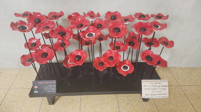 כלניות קרמיקה (צילום: בית אקשטיין רמלה מקבוצת דנאל)