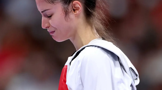 אבישג סמברג בוכה לאחר ההפסד (צילום: Maja Hitij/Getty Images)