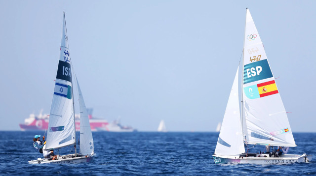 נועה לסרי לצד ניתאי חסון, פריז 2024 (צילום: GettyImages, Phil Walter)