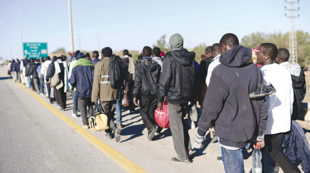 מסתננים חולות צילום ארכיון (צילום: תומר נויברג פלאש 90)