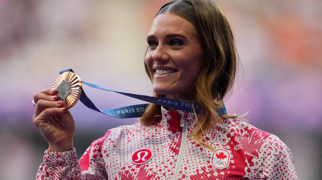 אלישה ניומן קופצת במוט קנדית, מדליסטית ארד אולימפית פריז 2024 (צילום: רויטרס)