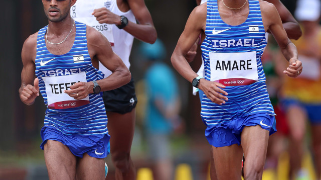 200 קילומטר בשבוע, שלושה אימונים ביום. גירמה אמרה (מימין) לצד מארו טפרי (צילום: GettyImages, Lintao Zhang)