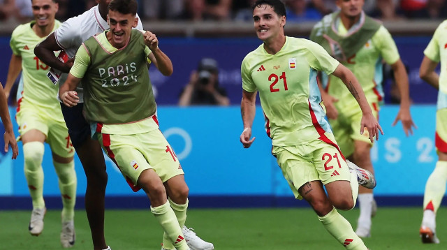 סרחיו קאמייו, שחקן נבחרת ספרד האולימפית כובש בגמר (צילום: רויטרס)