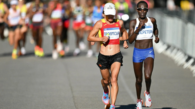 לונה צ'מטאי סלפטר, מרתוניסטית ישראלית, פריז 2024 (צילום: GettyImages, KIRILL KUDRYAVTSEV/AFP)
