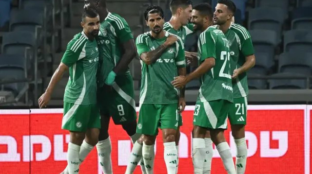 שחקני מכבי חיפה (צילום: ברני ארדוב)