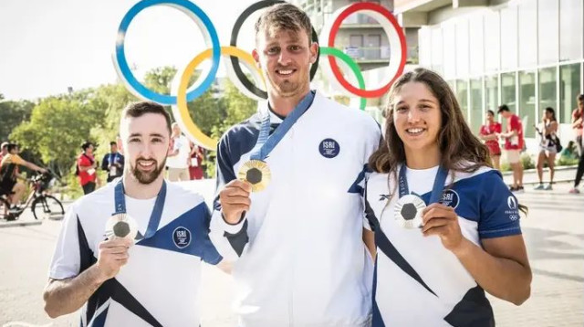 האחראים לשבת הגדולה. שרון קנטור, תום ראובני, ארטיום דולגופיאט (צילום: הוועד האולימפי בישראל)