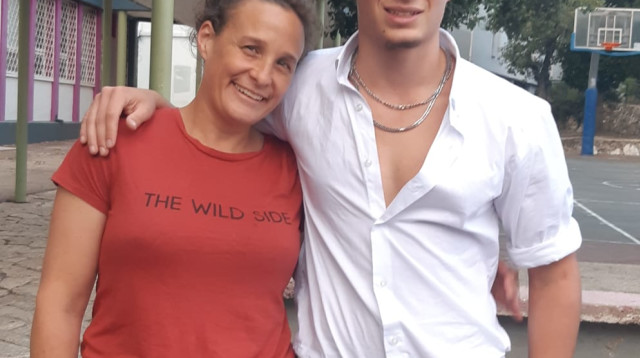 עומר גינזבורג ואימו מיה  (צילום: באדיבות המשפחה)