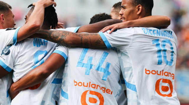 מייסון גרינווד חוגג עם שחקני מארסיי (צילום: GettyImages, FRED TANNEAU/AFP)