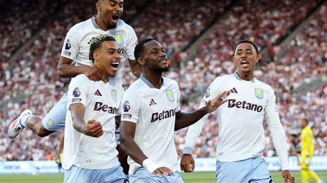 שחקני אסטון וילה חוגגים (צילום: Bryn Lennon / Staff)