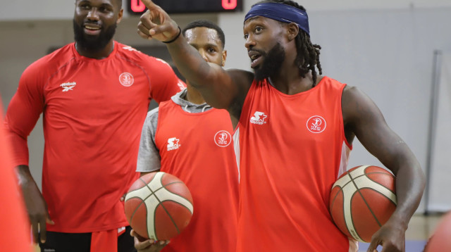 שחקן הפועל תל אביב פטריק בוורלי (צילום: אתר רשמי, הפועל תל אביב)